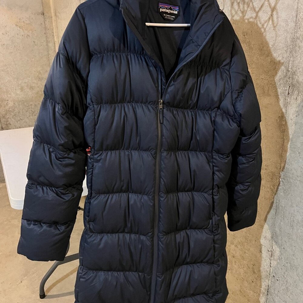 Patagonia Women's Navy Puffer Jacket - Picture 2 of 15